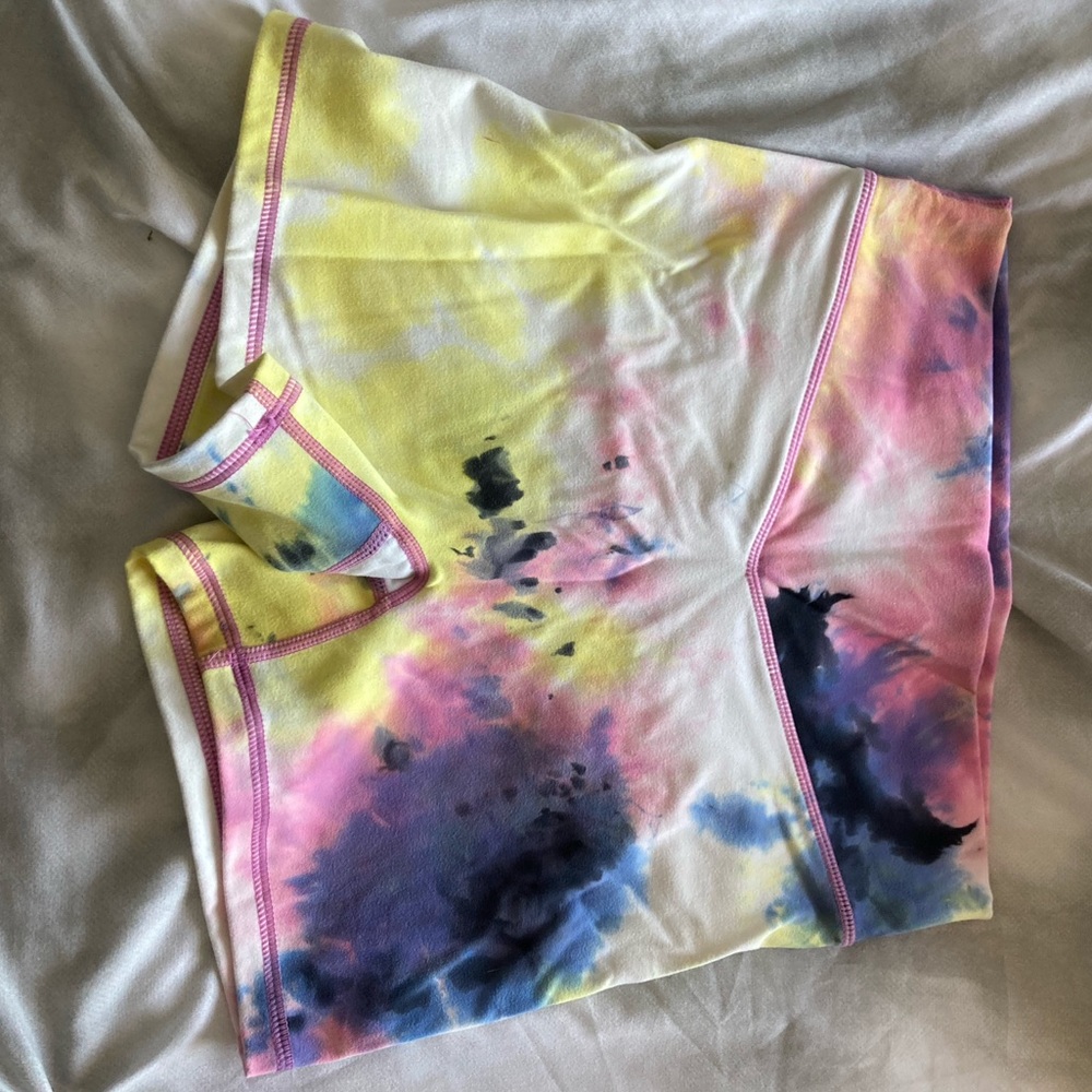 Balance Athletica cloud shorts in Acid rain print size small